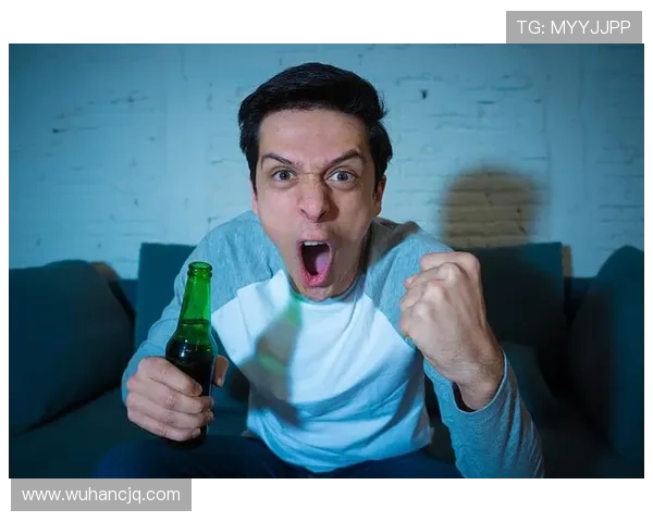 足球明星泼啤酒事件背后的故事与球迷反应揭秘 足球明星泼啤酒事件背后的故事与球迷反应揭秘