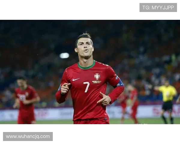 足球明星阿尔法夸西的传奇之路与辉煌成就全解析