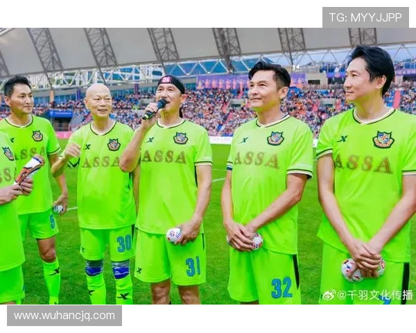 香港足球明星队外套热销背后的故事与球迷的热情互动