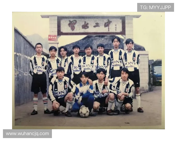 80后足球明星告别赛场回顾青春岁月与辉煌成就