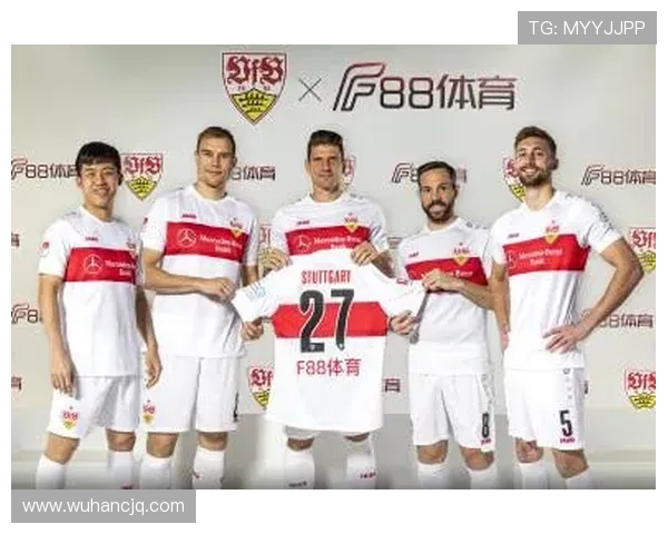 足球明星加盟新俱乐部的年龄分析与影响探讨 足球明星加盟新俱乐部的年龄分析与影响探讨